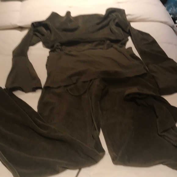 Togo 3 pieces. Worn once - Picture 1 of 4